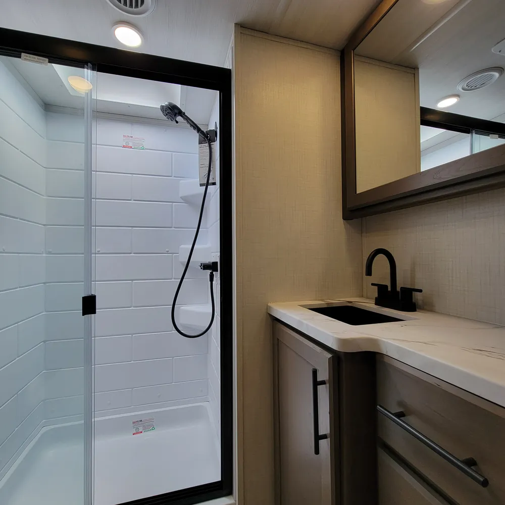 2027-cougar-half-ton-26rke-fw-bathroom-2