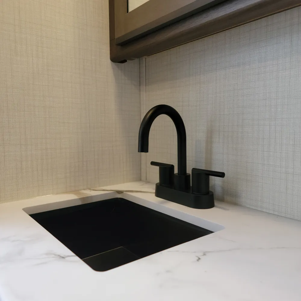 2027-cougar-half-ton-26rke-fw-bathroom-4