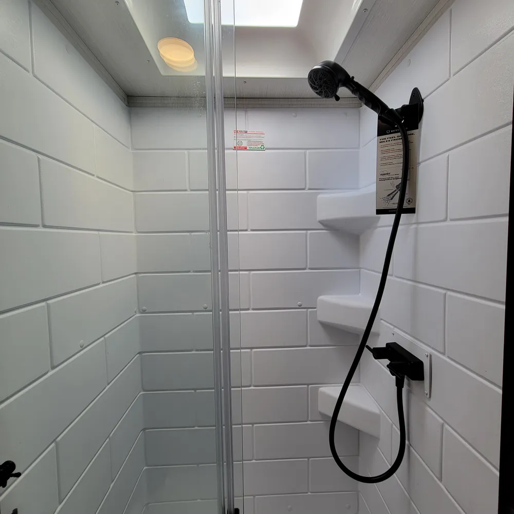 2027-cougar-half-ton-26rke-fw-bathroom-7