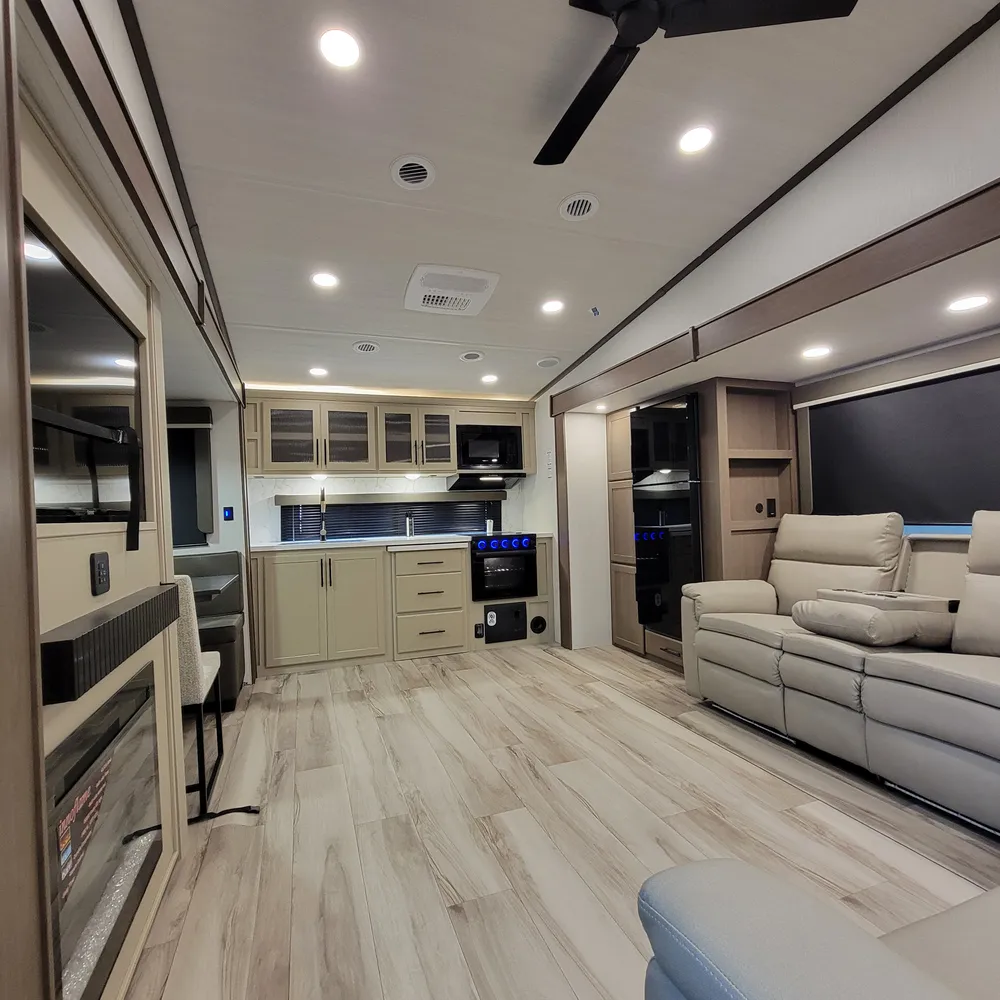 2027-cougar-half-ton-26rke-fw-interior-1