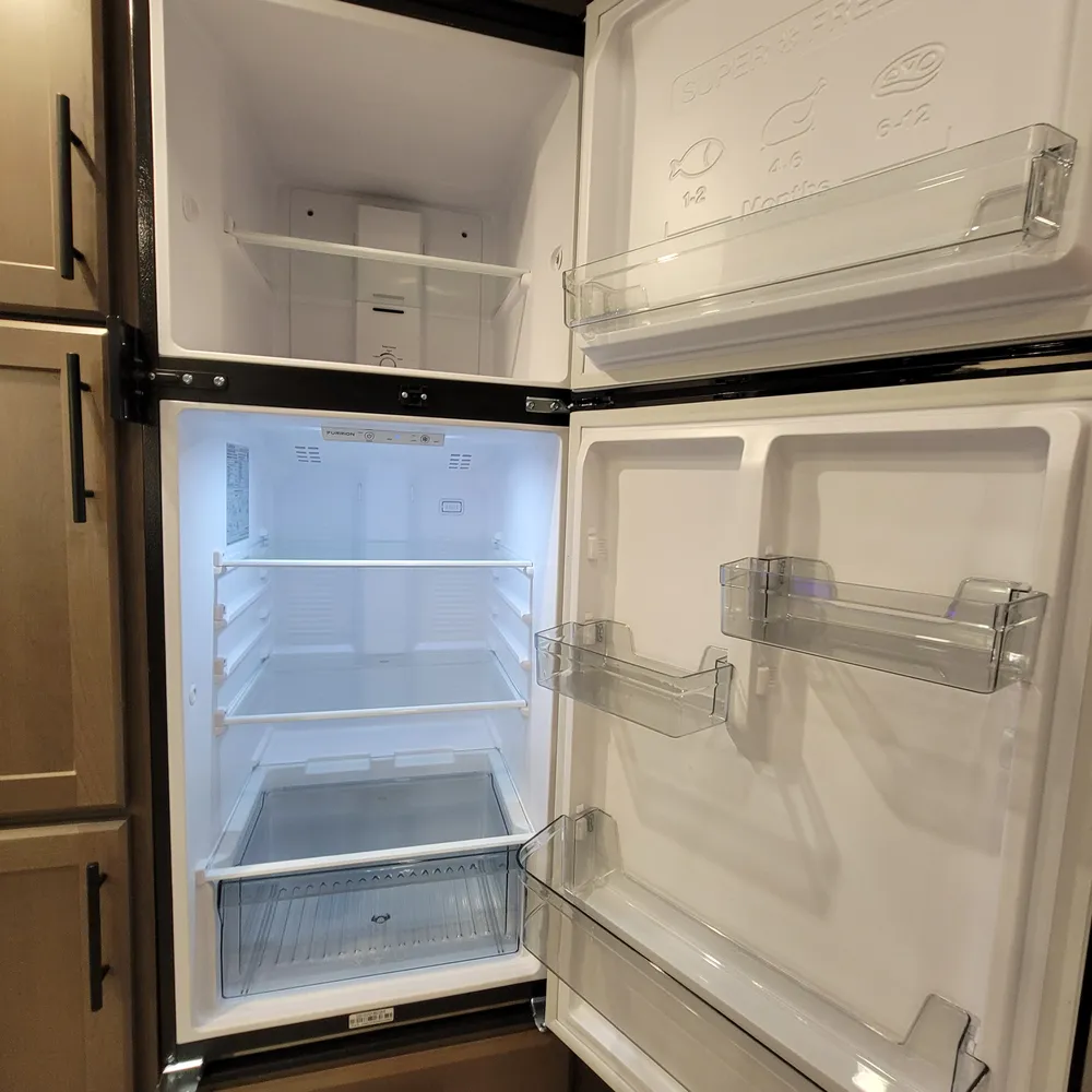 2027-cougar-half-ton-26rke-fw-kitchen-11