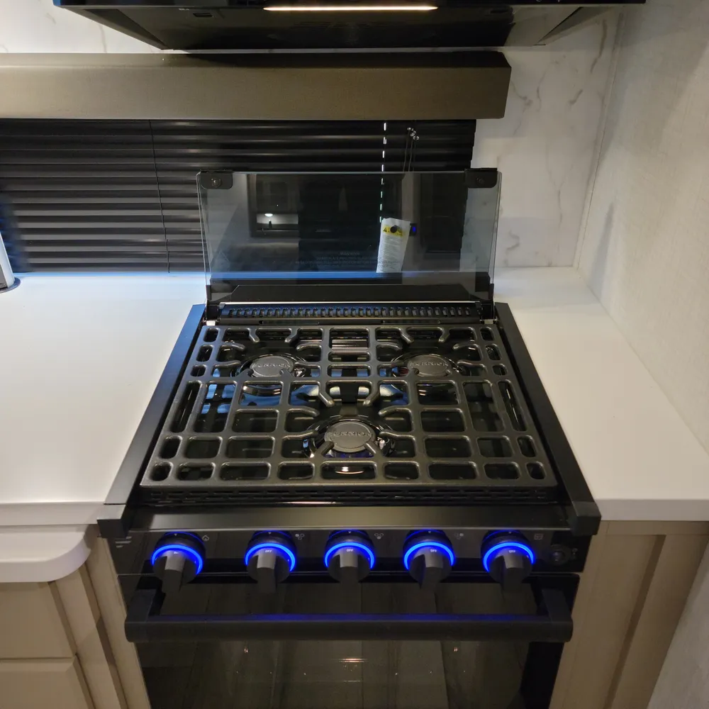 2027-cougar-half-ton-26rke-fw-kitchen-5