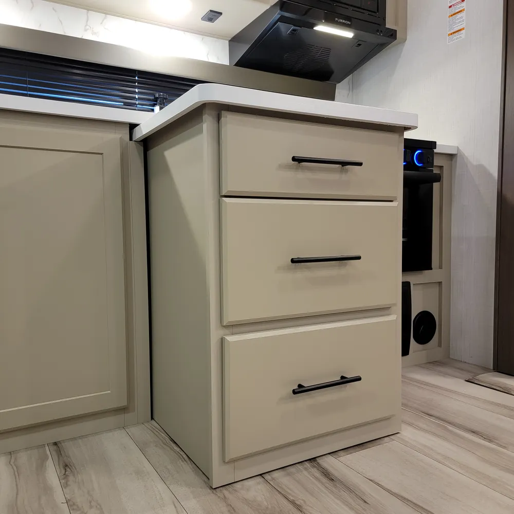 2027-cougar-half-ton-26rke-fw-kitchen-7