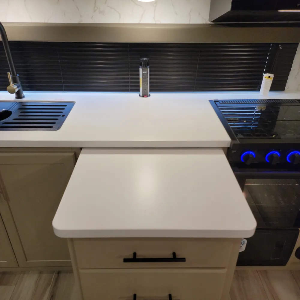 2027-cougar-half-ton-26rke-fw-kitchen-8